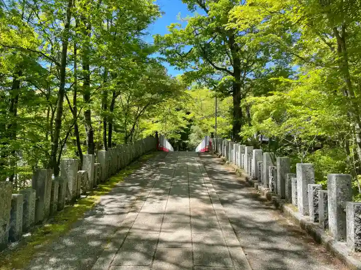 山中浅間神社の{uncategorized: "未分類", other: "その他", undefined: "問題あり", building: "その他建物", grave: "お墓", sacred_gate: "鳥居", guardian: "狛犬", statue: "像", buddha: "仏像", history: "歴史", nature: "自然", garden: "庭園", animal: "動物", pagoda: "塔", temizu: "手水舎", mountain_gate: "山門・神門", sanctuary: "本殿・本堂", subordinate: "末社・摂社", art: "芸術", scenery: "景色", jizo: "地蔵", ema: "絵馬", goshuin: "御朱印", omikuji: "おみくじ", items: "授与品その他", amulet: "お守り", goshuincho: "御朱印帳", eats: "食事", festival: "お祭り", votive_dance: "神楽", shichigosan: "七五三参", wedding: "結婚式", experience: "体験その他", initially: "初詣", around: "周辺", anti_infection: "感染症対策"}