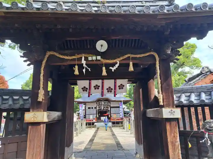 牛嶋天満宮の山門・神門