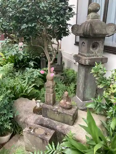 宝蔵寺の庭園