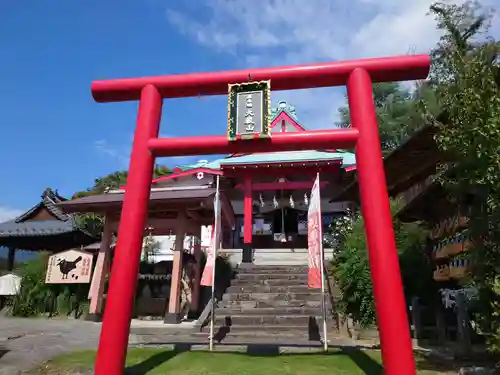 差出磯大嶽山神社 仕事と健康と厄よけの神さまの鳥居