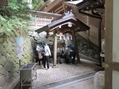 狭井坐大神荒魂神社(狭井神社)の手水舎