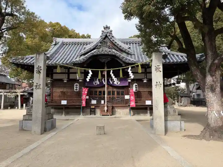 津原神社の{uncategorized: "未分類", other: "その他", undefined: "問題あり", building: "その他建物", grave: "お墓", sacred_gate: "鳥居", guardian: "狛犬", statue: "像", buddha: "仏像", history: "歴史", nature: "自然", garden: "庭園", animal: "動物", pagoda: "塔", temizu: "手水舎", mountain_gate: "山門・神門", sanctuary: "本殿・本堂", subordinate: "末社・摂社", art: "芸術", scenery: "景色", jizo: "地蔵", ema: "絵馬", goshuin: "御朱印", omikuji: "おみくじ", items: "授与品その他", amulet: "お守り", goshuincho: "御朱印帳", eats: "食事", festival: "お祭り", votive_dance: "神楽", shichigosan: "七五三参", wedding: "結婚式", experience: "体験その他", initially: "初詣", around: "周辺", anti_infection: "感染症対策"}