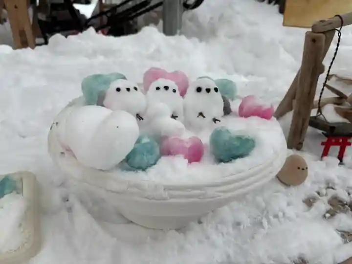 札幌諏訪神社の{uncategorized: "未分類", other: "その他", undefined: "問題あり", building: "その他建物", grave: "お墓", sacred_gate: "鳥居", guardian: "狛犬", statue: "像", buddha: "仏像", history: "歴史", nature: "自然", garden: "庭園", animal: "動物", pagoda: "塔", temizu: "手水舎", mountain_gate: "山門・神門", sanctuary: "本殿・本堂", subordinate: "末社・摂社", art: "芸術", scenery: "景色", jizo: "地蔵", ema: "絵馬", goshuin: "御朱印", omikuji: "おみくじ", items: "授与品その他", amulet: "お守り", goshuincho: "御朱印帳", eats: "食事", festival: "お祭り", votive_dance: "神楽", shichigosan: "七五三参", wedding: "結婚式", experience: "体験その他", initially: "初詣", around: "周辺", anti_infection: "感染症対策"}