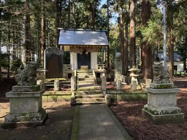 劒神社の{uncategorized: "未分類", other: "その他", undefined: "問題あり", building: "その他建物", grave: "お墓", sacred_gate: "鳥居", guardian: "狛犬", statue: "像", buddha: "仏像", history: "歴史", nature: "自然", garden: "庭園", animal: "動物", pagoda: "塔", temizu: "手水舎", mountain_gate: "山門・神門", sanctuary: "本殿・本堂", subordinate: "末社・摂社", art: "芸術", scenery: "景色", jizo: "地蔵", ema: "絵馬", goshuin: "御朱印", omikuji: "おみくじ", items: "授与品その他", amulet: "お守り", goshuincho: "御朱印帳", eats: "食事", festival: "お祭り", votive_dance: "神楽", shichigosan: "七五三参", wedding: "結婚式", experience: "体験その他", initially: "初詣", around: "周辺", anti_infection: "感染症対策"}