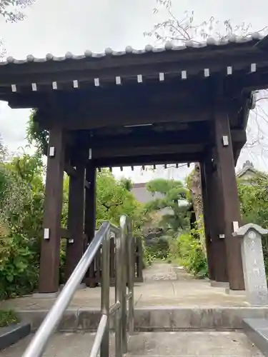 光照寺の山門