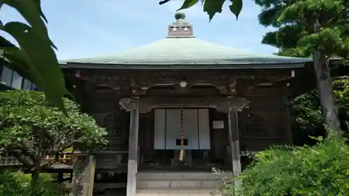 極楽寺（霊鷲山感應院極楽律寺）の本殿・本堂