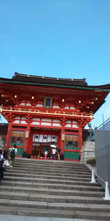 伏見稲荷大社の山門・神門