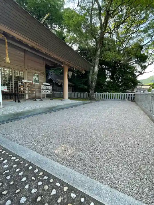 黒髪神社の{uncategorized: "未分類", other: "その他", undefined: "問題あり", building: "その他建物", grave: "お墓", sacred_gate: "鳥居", guardian: "狛犬", statue: "像", buddha: "仏像", history: "歴史", nature: "自然", garden: "庭園", animal: "動物", pagoda: "塔", temizu: "手水舎", mountain_gate: "山門・神門", sanctuary: "本殿・本堂", subordinate: "末社・摂社", art: "芸術", scenery: "景色", jizo: "地蔵", ema: "絵馬", goshuin: "御朱印", omikuji: "おみくじ", items: "授与品その他", amulet: "お守り", goshuincho: "御朱印帳", eats: "食事", festival: "お祭り", votive_dance: "神楽", shichigosan: "七五三参", wedding: "結婚式", experience: "体験その他", initially: "初詣", around: "周辺", anti_infection: "感染症対策"}