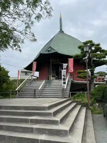 本覚寺の{uncategorized: "未分類", other: "その他", undefined: "問題あり", building: "その他建物", grave: "お墓", sacred_gate: "鳥居", guardian: "狛犬", statue: "像", buddha: "仏像", history: "歴史", nature: "自然", garden: "庭園", animal: "動物", pagoda: "塔", temizu: "手水舎", mountain_gate: "山門・神門", sanctuary: "本殿・本堂", subordinate: "末社・摂社", art: "芸術", scenery: "景色", jizo: "地蔵", ema: "絵馬", goshuin: "御朱印", omikuji: "おみくじ", items: "授与品その他", amulet: "お守り", goshuincho: "御朱印帳", eats: "食事", festival: "お祭り", votive_dance: "神楽", shichigosan: "七五三参", wedding: "結婚式", experience: "体験その他", initially: "初詣", around: "周辺", anti_infection: "感染症対策"}