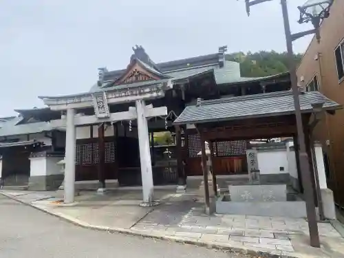 蛭子神社の{uncategorized: "未分類", other: "その他", undefined: "問題あり", building: "その他建物", grave: "お墓", sacred_gate: "鳥居", guardian: "狛犬", statue: "像", buddha: "仏像", history: "歴史", nature: "自然", garden: "庭園", animal: "動物", pagoda: "塔", temizu: "手水舎", mountain_gate: "山門・神門", sanctuary: "本殿・本堂", subordinate: "末社・摂社", art: "芸術", scenery: "景色", jizo: "地蔵", ema: "絵馬", goshuin: "御朱印", omikuji: "おみくじ", items: "授与品その他", amulet: "お守り", goshuincho: "御朱印帳", eats: "食事", festival: "お祭り", votive_dance: "神楽", shichigosan: "七五三参", wedding: "結婚式", experience: "体験その他", initially: "初詣", around: "周辺", anti_infection: "感染症対策"}