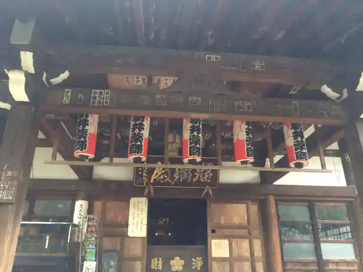 新井薬師(梅照院)の本殿・本堂