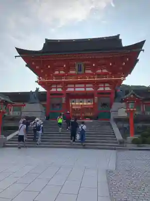 伏見稲荷大社の山門・神門