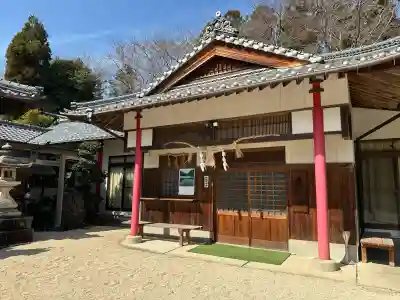 殖栗神社の{uncategorized: "未分類", other: "その他", undefined: "問題あり", building: "その他建物", grave: "お墓", sacred_gate: "鳥居", guardian: "狛犬", statue: "像", buddha: "仏像", history: "歴史", nature: "自然", garden: "庭園", animal: "動物", pagoda: "塔", temizu: "手水舎", mountain_gate: "山門・神門", sanctuary: "本殿・本堂", subordinate: "末社・摂社", art: "芸術", scenery: "景色", jizo: "地蔵", ema: "絵馬", goshuin: "御朱印", omikuji: "おみくじ", items: "授与品その他", amulet: "お守り", goshuincho: "御朱印帳", eats: "食事", festival: "お祭り", votive_dance: "神楽", shichigosan: "七五三参", wedding: "結婚式", experience: "体験その他", initially: "初詣", around: "周辺", anti_infection: "感染症対策"}