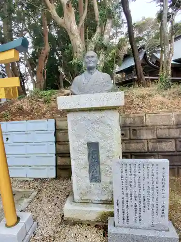 ほしいも神社の像