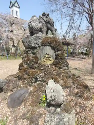 錦着山護国神社の狛犬