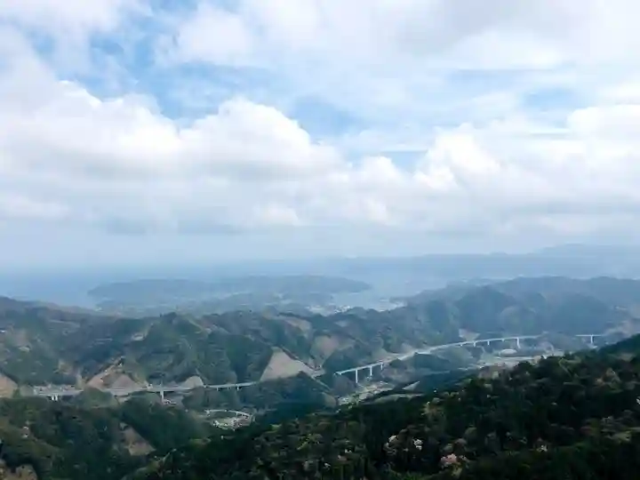 尺間神社の景色