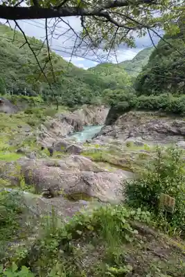 赤池龍神辯財天の周辺