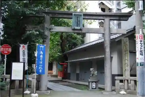 銀杏岡八幡神社の鳥居