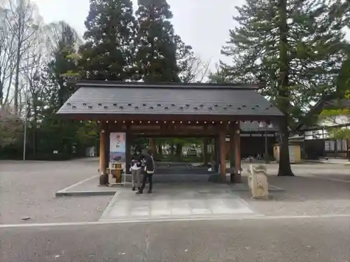 射水神社の手水