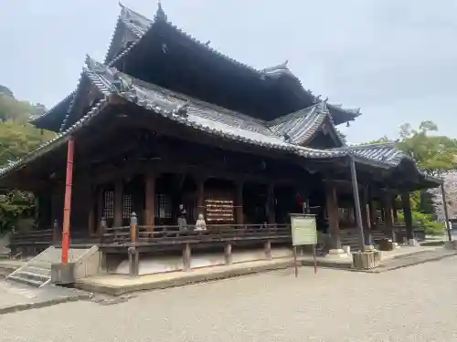 粉河寺の{uncategorized: "未分類", other: "その他", undefined: "問題あり", building: "その他建物", grave: "お墓", sacred_gate: "鳥居", guardian: "狛犬", statue: "像", buddha: "仏像", history: "歴史", nature: "自然", garden: "庭園", animal: "動物", pagoda: "塔", temizu: "手水舎", mountain_gate: "山門・神門", sanctuary: "本殿・本堂", subordinate: "末社・摂社", art: "芸術", scenery: "景色", jizo: "地蔵", ema: "絵馬", goshuin: "御朱印", omikuji: "おみくじ", items: "授与品その他", amulet: "お守り", goshuincho: "御朱印帳", eats: "食事", festival: "お祭り", votive_dance: "神楽", shichigosan: "七五三参", wedding: "結婚式", experience: "体験その他", initially: "初詣", around: "周辺", anti_infection: "感染症対策"}