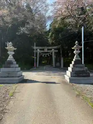 石部神社の{uncategorized: "未分類", other: "その他", undefined: "問題あり", building: "その他建物", grave: "お墓", sacred_gate: "鳥居", guardian: "狛犬", statue: "像", buddha: "仏像", history: "歴史", nature: "自然", garden: "庭園", animal: "動物", pagoda: "塔", temizu: "手水舎", mountain_gate: "山門・神門", sanctuary: "本殿・本堂", subordinate: "末社・摂社", art: "芸術", scenery: "景色", jizo: "地蔵", ema: "絵馬", goshuin: "御朱印", omikuji: "おみくじ", items: "授与品その他", amulet: "お守り", goshuincho: "御朱印帳", eats: "食事", festival: "お祭り", votive_dance: "神楽", shichigosan: "七五三参", wedding: "結婚式", experience: "体験その他", initially: "初詣", around: "周辺", anti_infection: "感染症対策"}