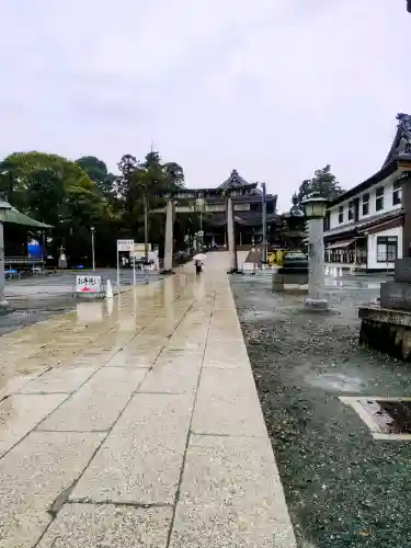 豊川閣　妙厳寺の{uncategorized: "未分類", other: "その他", undefined: "問題あり", building: "その他建物", grave: "お墓", sacred_gate: "鳥居", guardian: "狛犬", statue: "像", buddha: "仏像", history: "歴史", nature: "自然", garden: "庭園", animal: "動物", pagoda: "塔", temizu: "手水舎", mountain_gate: "山門・神門", sanctuary: "本殿・本堂", subordinate: "末社・摂社", art: "芸術", scenery: "景色", jizo: "地蔵", ema: "絵馬", goshuin: "御朱印", omikuji: "おみくじ", items: "授与品その他", amulet: "お守り", goshuincho: "御朱印帳", eats: "食事", festival: "お祭り", votive_dance: "神楽", shichigosan: "七五三参", wedding: "結婚式", experience: "体験その他", initially: "初詣", around: "周辺", anti_infection: "感染症対策"}