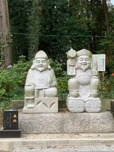 磯山神社の像