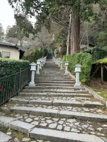 湯泉神社の{uncategorized: "未分類", other: "その他", undefined: "問題あり", building: "その他建物", grave: "お墓", sacred_gate: "鳥居", guardian: "狛犬", statue: "像", buddha: "仏像", history: "歴史", nature: "自然", garden: "庭園", animal: "動物", pagoda: "塔", temizu: "手水舎", mountain_gate: "山門・神門", sanctuary: "本殿・本堂", subordinate: "末社・摂社", art: "芸術", scenery: "景色", jizo: "地蔵", ema: "絵馬", goshuin: "御朱印", omikuji: "おみくじ", items: "授与品その他", amulet: "お守り", goshuincho: "御朱印帳", eats: "食事", festival: "お祭り", votive_dance: "神楽", shichigosan: "七五三参", wedding: "結婚式", experience: "体験その他", initially: "初詣", around: "周辺", anti_infection: "感染症対策"}