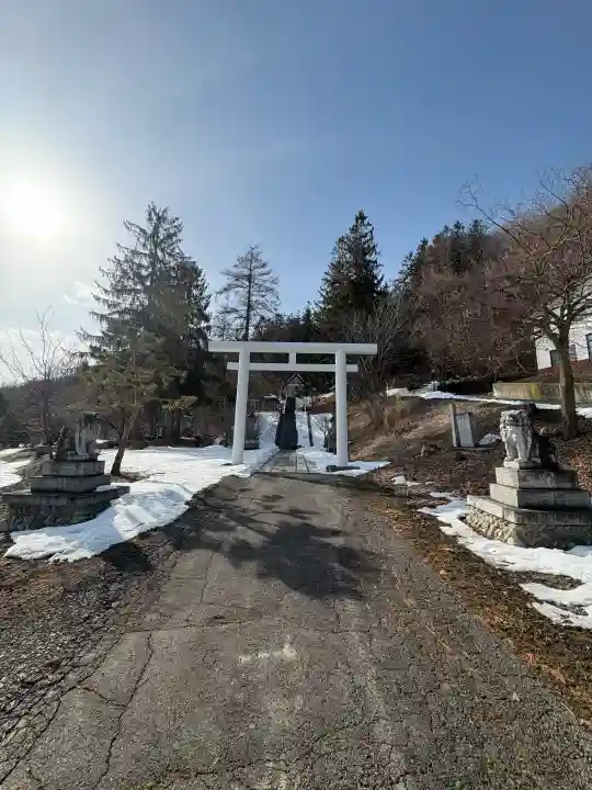 金刀比羅神社の{uncategorized: "未分類", other: "その他", undefined: "問題あり", building: "その他建物", grave: "お墓", sacred_gate: "鳥居", guardian: "狛犬", statue: "像", buddha: "仏像", history: "歴史", nature: "自然", garden: "庭園", animal: "動物", pagoda: "塔", temizu: "手水舎", mountain_gate: "山門・神門", sanctuary: "本殿・本堂", subordinate: "末社・摂社", art: "芸術", scenery: "景色", jizo: "地蔵", ema: "絵馬", goshuin: "御朱印", omikuji: "おみくじ", items: "授与品その他", amulet: "お守り", goshuincho: "御朱印帳", eats: "食事", festival: "お祭り", votive_dance: "神楽", shichigosan: "七五三参", wedding: "結婚式", experience: "体験その他", initially: "初詣", around: "周辺", anti_infection: "感染症対策"}
