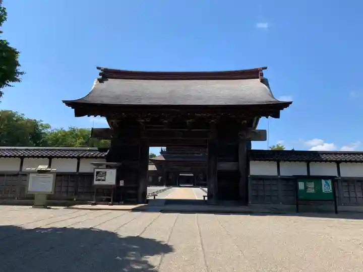 瑞龍寺の山門・神門
