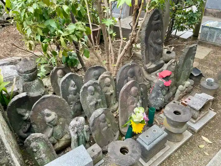 東淵寺の{uncategorized: "未分類", other: "その他", undefined: "問題あり", building: "その他建物", grave: "お墓", sacred_gate: "鳥居", guardian: "狛犬", statue: "像", buddha: "仏像", history: "歴史", nature: "自然", garden: "庭園", animal: "動物", pagoda: "塔", temizu: "手水舎", mountain_gate: "山門・神門", sanctuary: "本殿・本堂", subordinate: "末社・摂社", art: "芸術", scenery: "景色", jizo: "地蔵", ema: "絵馬", goshuin: "御朱印", omikuji: "おみくじ", items: "授与品その他", amulet: "お守り", goshuincho: "御朱印帳", eats: "食事", festival: "お祭り", votive_dance: "神楽", shichigosan: "七五三参", wedding: "結婚式", experience: "体験その他", initially: "初詣", around: "周辺", anti_infection: "感染症対策"}
