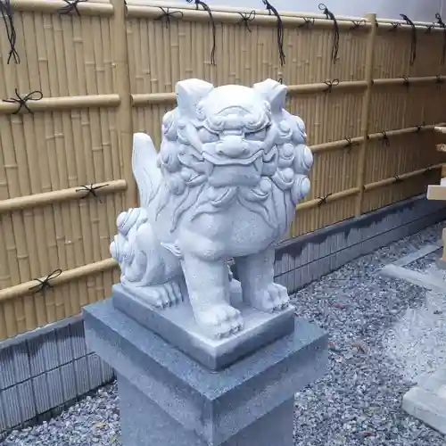 北青山秋葉神社(稲荷神社)の狛犬