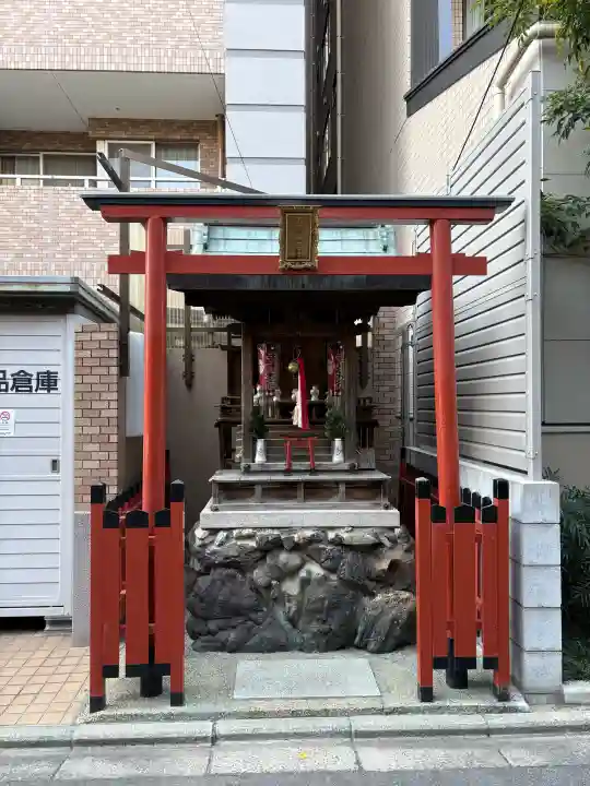 吉水稲荷大明神の{uncategorized: "未分類", other: "その他", undefined: "問題あり", building: "その他建物", grave: "お墓", sacred_gate: "鳥居", guardian: "狛犬", statue: "像", buddha: "仏像", history: "歴史", nature: "自然", garden: "庭園", animal: "動物", pagoda: "塔", temizu: "手水舎", mountain_gate: "山門・神門", sanctuary: "本殿・本堂", subordinate: "末社・摂社", art: "芸術", scenery: "景色", jizo: "地蔵", ema: "絵馬", goshuin: "御朱印", omikuji: "おみくじ", items: "授与品その他", amulet: "お守り", goshuincho: "御朱印帳", eats: "食事", festival: "お祭り", votive_dance: "神楽", shichigosan: "七五三参", wedding: "結婚式", experience: "体験その他", initially: "初詣", around: "周辺", anti_infection: "感染症対策"}