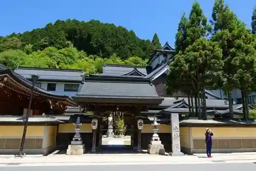 地蔵院の山門