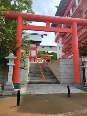宝徳山稲荷大社(新潟県)