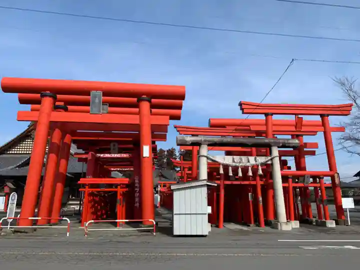 小泉稲荷神社の鳥居