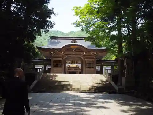 彌彦神社の山門