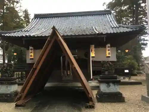 神明社の本殿