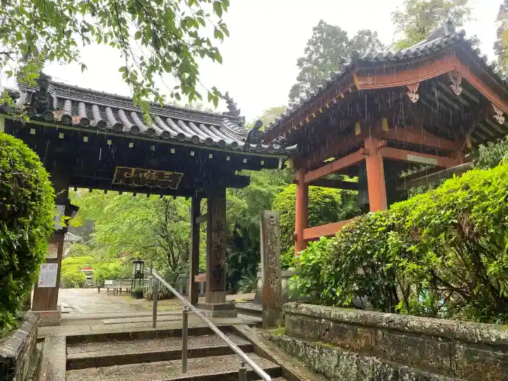 平等寺(三輪山平等寺)の{uncategorized: "未分類", other: "その他", undefined: "問題あり", building: "その他建物", grave: "お墓", sacred_gate: "鳥居", guardian: "狛犬", statue: "像", buddha: "仏像", history: "歴史", nature: "自然", garden: "庭園", animal: "動物", pagoda: "塔", temizu: "手水舎", mountain_gate: "山門・神門", sanctuary: "本殿・本堂", subordinate: "末社・摂社", art: "芸術", scenery: "景色", jizo: "地蔵", ema: "絵馬", goshuin: "御朱印", omikuji: "おみくじ", items: "授与品その他", amulet: "お守り", goshuincho: "御朱印帳", eats: "食事", festival: "お祭り", votive_dance: "神楽", shichigosan: "七五三参", wedding: "結婚式", experience: "体験その他", initially: "初詣", around: "周辺", anti_infection: "感染症対策"}