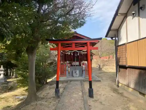 一岡神社の{uncategorized: "未分類", other: "その他", undefined: "問題あり", building: "その他建物", grave: "お墓", sacred_gate: "鳥居", guardian: "狛犬", statue: "像", buddha: "仏像", history: "歴史", nature: "自然", garden: "庭園", animal: "動物", pagoda: "塔", temizu: "手水舎", mountain_gate: "山門・神門", sanctuary: "本殿・本堂", subordinate: "末社・摂社", art: "芸術", scenery: "景色", jizo: "地蔵", ema: "絵馬", goshuin: "御朱印", omikuji: "おみくじ", items: "授与品その他", amulet: "お守り", goshuincho: "御朱印帳", eats: "食事", festival: "お祭り", votive_dance: "神楽", shichigosan: "七五三参", wedding: "結婚式", experience: "体験その他", initially: "初詣", around: "周辺", anti_infection: "感染症対策"}
