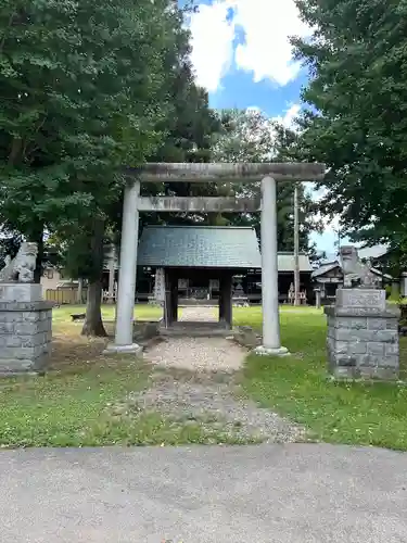 諏訪護国神社の鳥居