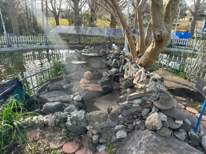 ワットパクナム日本別院の庭園