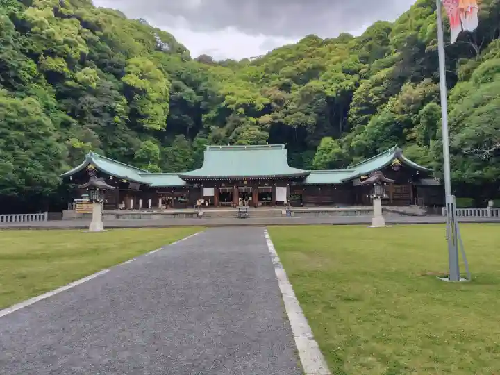 靜岡縣護國神社の{uncategorized: "未分類", other: "その他", undefined: "問題あり", building: "その他建物", grave: "お墓", sacred_gate: "鳥居", guardian: "狛犬", statue: "像", buddha: "仏像", history: "歴史", nature: "自然", garden: "庭園", animal: "動物", pagoda: "塔", temizu: "手水舎", mountain_gate: "山門・神門", sanctuary: "本殿・本堂", subordinate: "末社・摂社", art: "芸術", scenery: "景色", jizo: "地蔵", ema: "絵馬", goshuin: "御朱印", omikuji: "おみくじ", items: "授与品その他", amulet: "お守り", goshuincho: "御朱印帳", eats: "食事", festival: "お祭り", votive_dance: "神楽", shichigosan: "七五三参", wedding: "結婚式", experience: "体験その他", initially: "初詣", around: "周辺", anti_infection: "感染症対策"}