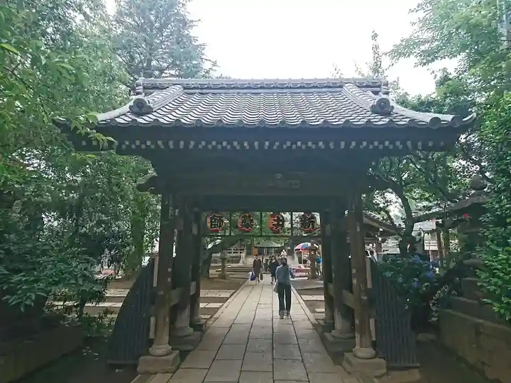 新井薬師(梅照院)の山門・神門