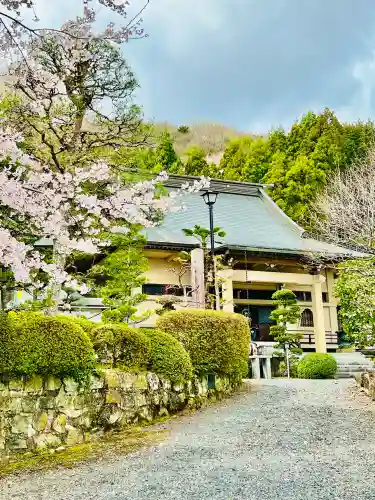 龍谷院の{uncategorized: "未分類", other: "その他", undefined: "問題あり", building: "その他建物", grave: "お墓", sacred_gate: "鳥居", guardian: "狛犬", statue: "像", buddha: "仏像", history: "歴史", nature: "自然", garden: "庭園", animal: "動物", pagoda: "塔", temizu: "手水舎", mountain_gate: "山門・神門", sanctuary: "本殿・本堂", subordinate: "末社・摂社", art: "芸術", scenery: "景色", jizo: "地蔵", ema: "絵馬", goshuin: "御朱印", omikuji: "おみくじ", items: "授与品その他", amulet: "お守り", goshuincho: "御朱印帳", eats: "食事", festival: "お祭り", votive_dance: "神楽", shichigosan: "七五三参", wedding: "結婚式", experience: "体験その他", initially: "初詣", around: "周辺", anti_infection: "感染症対策"}