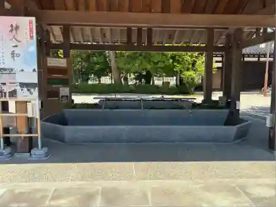 射水神社の手水舎