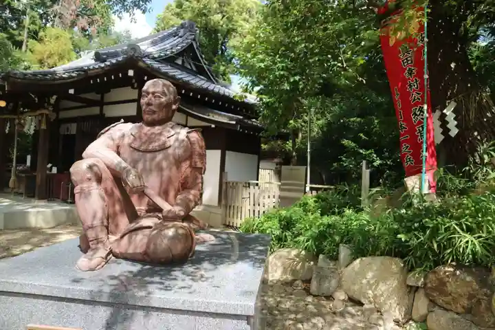 安居神社の像