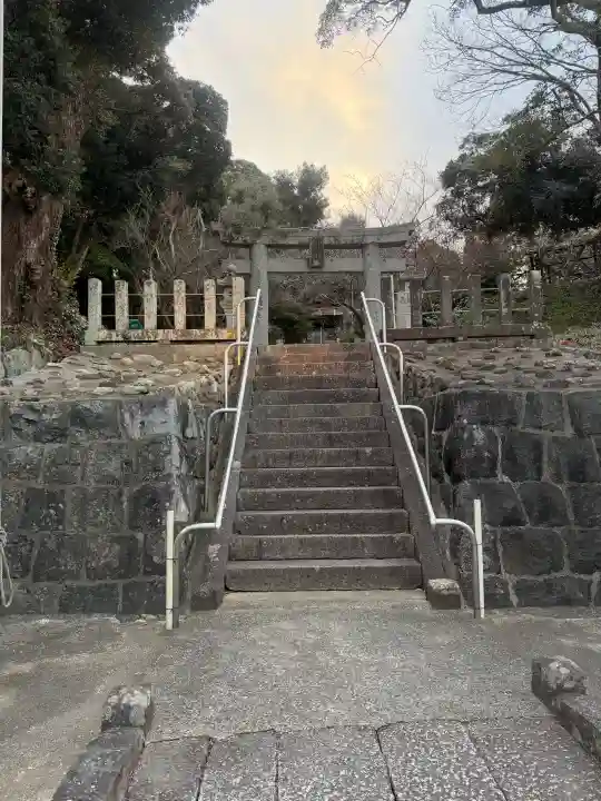 荻浦神社の{uncategorized: "未分類", other: "その他", undefined: "問題あり", building: "その他建物", grave: "お墓", sacred_gate: "鳥居", guardian: "狛犬", statue: "像", buddha: "仏像", history: "歴史", nature: "自然", garden: "庭園", animal: "動物", pagoda: "塔", temizu: "手水舎", mountain_gate: "山門・神門", sanctuary: "本殿・本堂", subordinate: "末社・摂社", art: "芸術", scenery: "景色", jizo: "地蔵", ema: "絵馬", goshuin: "御朱印", omikuji: "おみくじ", items: "授与品その他", amulet: "お守り", goshuincho: "御朱印帳", eats: "食事", festival: "お祭り", votive_dance: "神楽", shichigosan: "七五三参", wedding: "結婚式", experience: "体験その他", initially: "初詣", around: "周辺", anti_infection: "感染症対策"}