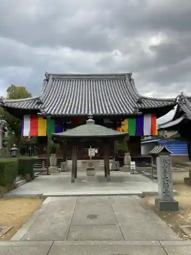 本山寺の{uncategorized: "未分類", other: "その他", undefined: "問題あり", building: "その他建物", grave: "お墓", sacred_gate: "鳥居", guardian: "狛犬", statue: "像", buddha: "仏像", history: "歴史", nature: "自然", garden: "庭園", animal: "動物", pagoda: "塔", temizu: "手水舎", mountain_gate: "山門・神門", sanctuary: "本殿・本堂", subordinate: "末社・摂社", art: "芸術", scenery: "景色", jizo: "地蔵", ema: "絵馬", goshuin: "御朱印", omikuji: "おみくじ", items: "授与品その他", amulet: "お守り", goshuincho: "御朱印帳", eats: "食事", festival: "お祭り", votive_dance: "神楽", shichigosan: "七五三参", wedding: "結婚式", experience: "体験その他", initially: "初詣", around: "周辺", anti_infection: "感染症対策"}