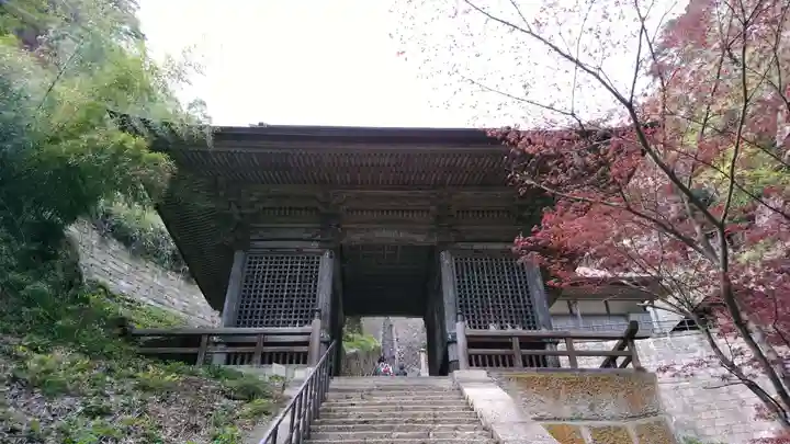 宝珠山 立石寺の山門・神門